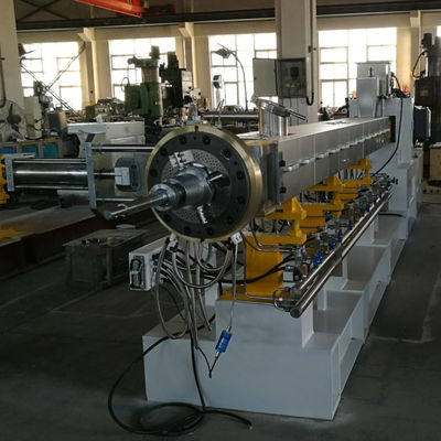 2.5 Tons/H Extruder Twin Screw Masterbatch PE PP Filler Machine LDPE HDPE Master Batch Machine with Motor Gearbox PLC Components